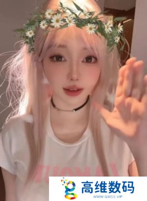 刘飞儿试镜“跑龙套”角色，因身材太好被加戏，直言自己不擅长演戏