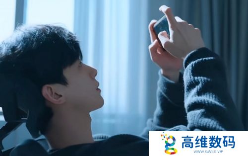 《难哄》温以凡被嫌弃吻技差，苦练接吻样子逗笑桑延，太可爱了