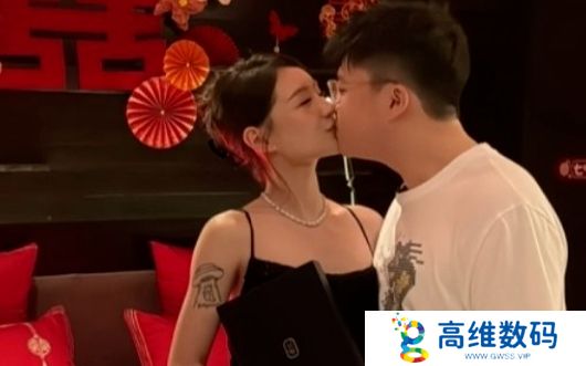Uzi深夜哭穷要停播，身价过亿住汤臣一品，网友：我都不配心疼他