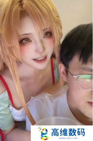 当你的女朋友长得像亚丝娜怎么办？可爱还粘人，多少男生恨得直咬牙