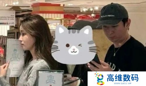 王思聪再度官宣新女友，21岁美女身材太好，街头互动撒糖十分甜蜜