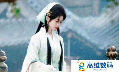 鞠婧祎又变脸，新剧照路人图曝光，锥子鼻尖下巴，网友：太夸张了