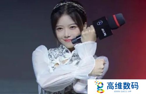 骆歆直播透露自己资产，直言和“Miss姐”差距太大，网友：难怪哭穷