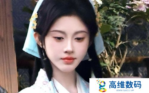 鞠婧祎又变脸，新剧照路人图曝光，锥子鼻尖下巴，网友：太夸张了