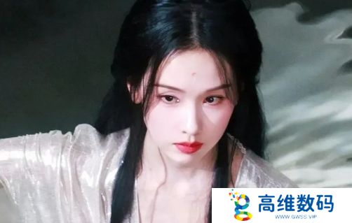 《月鳞绮纪》未播先火，鞠婧祎红衣装扮太好看，陈都灵一人分饰三角